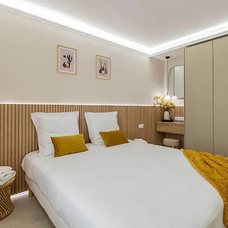 Haussmann - South-facing Balcony 2br 4p *