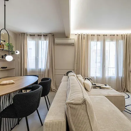 Haussmann - South-facing Balcony 2br 4p *